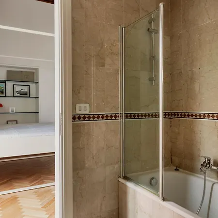 Διαμέρισμα Posillipo 70 *