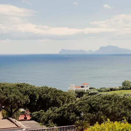 Lägenhet Posillipo 70